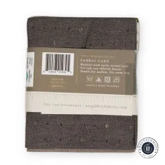 Rückseite der Banderole mit Barcode und Materialangabe auf gepunktetem Stoff in Taupe.