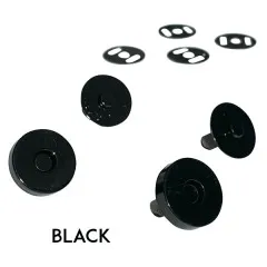 Alle Einzelteile der schwarzen Magnet-Druckknöpfe – Ober- und Unterteile mit Zapfen sowie Unterlegscheiben – mit der Beschriftung 'BLACK'.