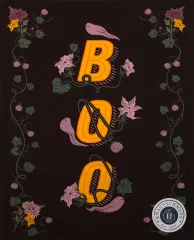Panelteil in Dunkelbraun mit orangem BOO-Schriftzug, Gespenstern, Kürbisranken und Blüten