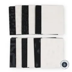 Diagonale Ansicht des Bundles mit Banderole Duality Fusion, weißer Stoff mit feinem Punktmuster sichtbar.