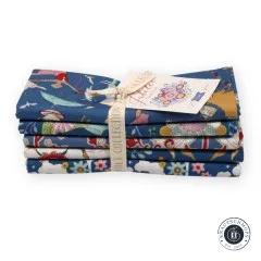 FQ-Bundle Jubilee Blue von oben, alle 5 Stoffdesigns nebeneinander