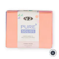 Frontalansicht des gefalteten Fat Quarter Bundles mit Banderole Pure Solids.