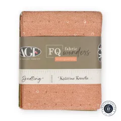 Frontalansicht des gefalteten Bundles mit Banderole Seedling von Katarina Roccella.
