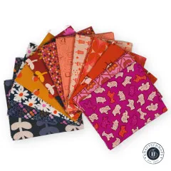 Zwölf Fat Quarter der Cinnamon Toast Kollektion aufgefächert in Pink, Orange, Senfgelb und Nachtblau
