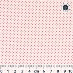 Flach ausgebreiteter Tilda-Stoff „Classic Basics – Tiny Dots“ in Pink mit kleinem Punktmuster auf cremefarbenem Grund, mit Lineal zur Maßstabsorientierung.