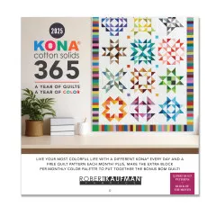 Titelseite des KONA Cotton 365 Kalenders 2025 mit Bonus-BOM-Quilt an heller Wand
