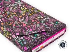 Gefalteter Stoffballen mit Banderole und Pflegehinweisen zu Prince Charming Dandelion Licorice