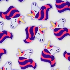 Weitere Nahaufnahme der Einhorn-Patches aus leicht verändertem Blickwinkel.