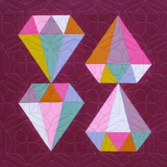 Quiltblock mit vier Edelstein-Formen in Pink, Mint, Gelb und Flieder auf Beere