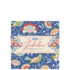 Einzelnes blaues Vogel-Blumen-Motiv aus dem Charm-Pack-Set, freigestellt.