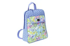Back At Ya 2.1 Rucksack in lila Blumen- und Elefanten-Print, schräge Frontalansicht mit Fronttasche.