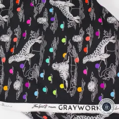 Nahaufnahme des Stoffetiketts „Graywork by Tula Pink – PWTP259 Carbon“ mit Free-Spirit-Fabrics-Signet.