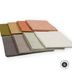 Alle 8 Fat Quarters in einer weiteren perspektivischen Fächeranordnung.