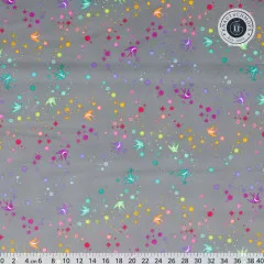 Großformatige Musteransicht von Fairy Dust in Shadow mit Zoll-Lineal zur Größeneinordnung der Schwalben- und Sternmotive