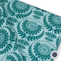 Detailaufnahme der gefalteten Stoffkante in Emerald
