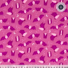 Baumwollstoff Fat Bats Heliotrope mit rosa und violetten Fledermäusen, Monden und Sternen auf pinkem Grund