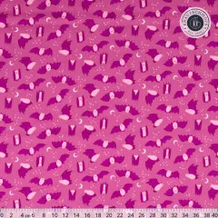 Fledermausmuster Fat Bats Heliotrope in der Gesamtansicht mit Zentimeter-Lineal zur Größeneinordnung