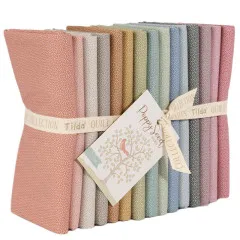 Frontalansicht des stehenden Fat Quarter Bundles Poppy Seed mit sichtbarem Farbverlauf der Stoffe