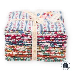 Tilda Village Life Fat Quarter Bundle frontal mit Anhänger und Stoffband