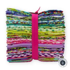 Rückansicht des Fat-Quarter-Stapels mit sichtbaren Farbverläufen von Blau über Grün bis Pink.