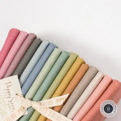 Fächerartig aufgefächerte Fat Quarters der Kollektion Poppy Seed in der Draufsicht