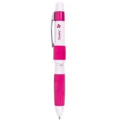 Freigestellte Studioaufnahme des stehenden Fabric Pencil Trio mit Metallclip und Kennzeichnung WH