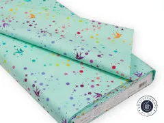 Gefaltete Stoffbahn des Tula-Pink-Stoffs „Fairy Dust“ in Mint, mit Blick auf den Stoffbruch und das Etikett.
