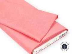 Gefalteter Stoffballen des Tilda-Chambray-Stoffs in Coral mit sichtbarem Herstelleretikett.