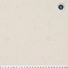 Cremefarbener Kombistoff Decostitch Elements in Cloud mit dezentem Stichmuster, Lineal zum Größenvergleich.