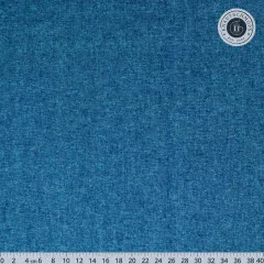 Übersicht der gleichmäßigen Webstruktur mit Zentimeter-Lineal über die volle Stoffbreite.