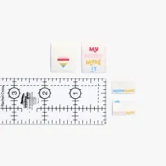 Die Labels „My Mama Made It" und „Mama Made" auf einem Lineal zeigen die tatsächliche Labelgröße.