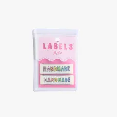 Frontalansicht der Verpackung von Handmade in Regenbogenfarben mit zwei cremefarbenen Labels