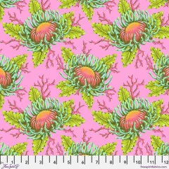 Offizielles Stoffmuster von Free Spirit Fabrics mit dem Anemonendruck in Pink, unten ein Zoll-Maßband.