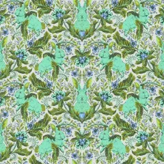 Nahaufnahme des symmetrischen Musterrapports von Hoppy Go Lucky Starlight mit gespiegelten Hasen- und Blütenmotiven in Türkis.