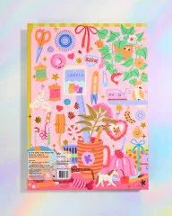 Rückseite der KATM Adventskalender-Box 2026 mit Näh-Illustrationen und Produktangaben