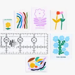 Ausgewählte Full-Bloom-Labels neben einem Lineal zur Größeneinordnung der Motive