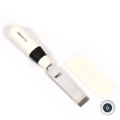 Nahaufnahme der Klinge des Knopflochaufschneiders mit Größenangabe 12mm.