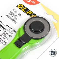 Nahaufnahme des Klingenkopfs mit 45mm-Beschriftung durch die Verpackungsfolie.
