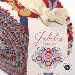 Nahaufnahme des Jubilee-Kollektionsanhängers an einem der Stoffstreifen.