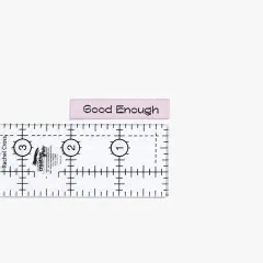 Einzelnes Label 'Good Enough' mit Lineal zum Größenvergleich.