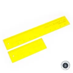 Beide Lineale übereinandergelegt zeigen die Zoll-Markierungen von 1 bis 11.