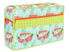 Gepolsterte Nähmaschinenhülle in Mint mit Blumen- und Nähmaschinen-Print sowie orangefarbenem Frontreißverschluss.
