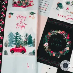 Wintertale Holiday Spirit Panel: Ausschnitt mit "Merry & Bright"-Motiv, rotem Auto mit Christbaum, "Let it Snow"-Feld und "Deck the Halls"-Kranz