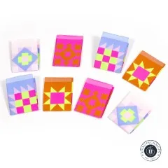 Alle acht Quilt-Block-Weblabel im Set einzeln freigestellt, in Pink-, Orange- und Blautönen.