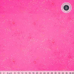 Speckled Metallic Playful Stoffmuster in Großansicht mit Zentimeter-Maßband, gut erkennbar die goldfarbenen Metallic-Tupfer auf pinkfarbenem Fond.