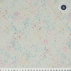 Speckled Confetti Stoffmuster in Großansicht mit Zentimeter-Maßband, gut erkennbar die bunten Farbtupfer in Blau, Rot, Pink und Gelb.