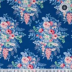 Blumenbouquet-Muster im Rapport, Nahaufnahme mit Zentimeter-Lineal