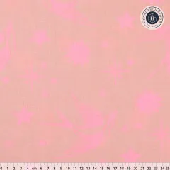 Größerer Musterausschnitt von „Neon Fairy Flakes“ in Nova mit Zentimeter-Maßstab, zeigt Schwalben, Sterne und Herzen im vollständigen Rapport.