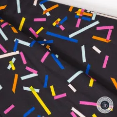 Nahtlose Nahaufnahme des Konfetti-Tape-Musters auf Schwarz ohne Maßstab und Logo.