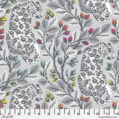 Musterdarstellung des Beautymark-Drucks mit Free-Spirit-Fabrics-Logo und Zoll-Maßband.